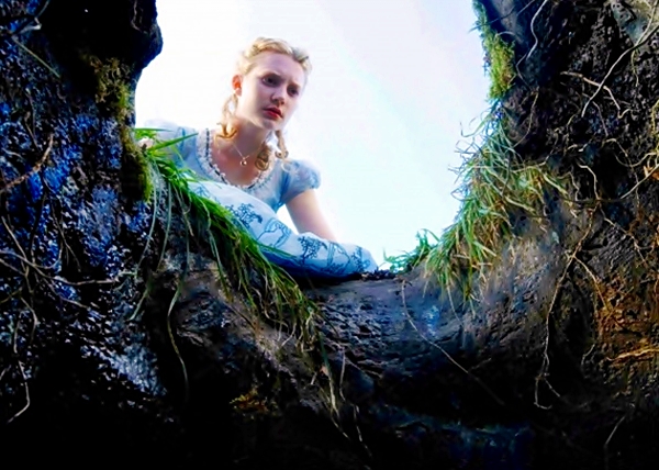 alice-in-wonderland-alice-looks-down-the-rabbit-hole-24-2-10-kc