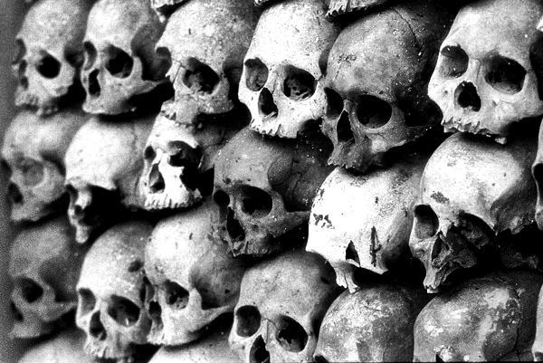 25-Khmer-Rouge-victims-memorial